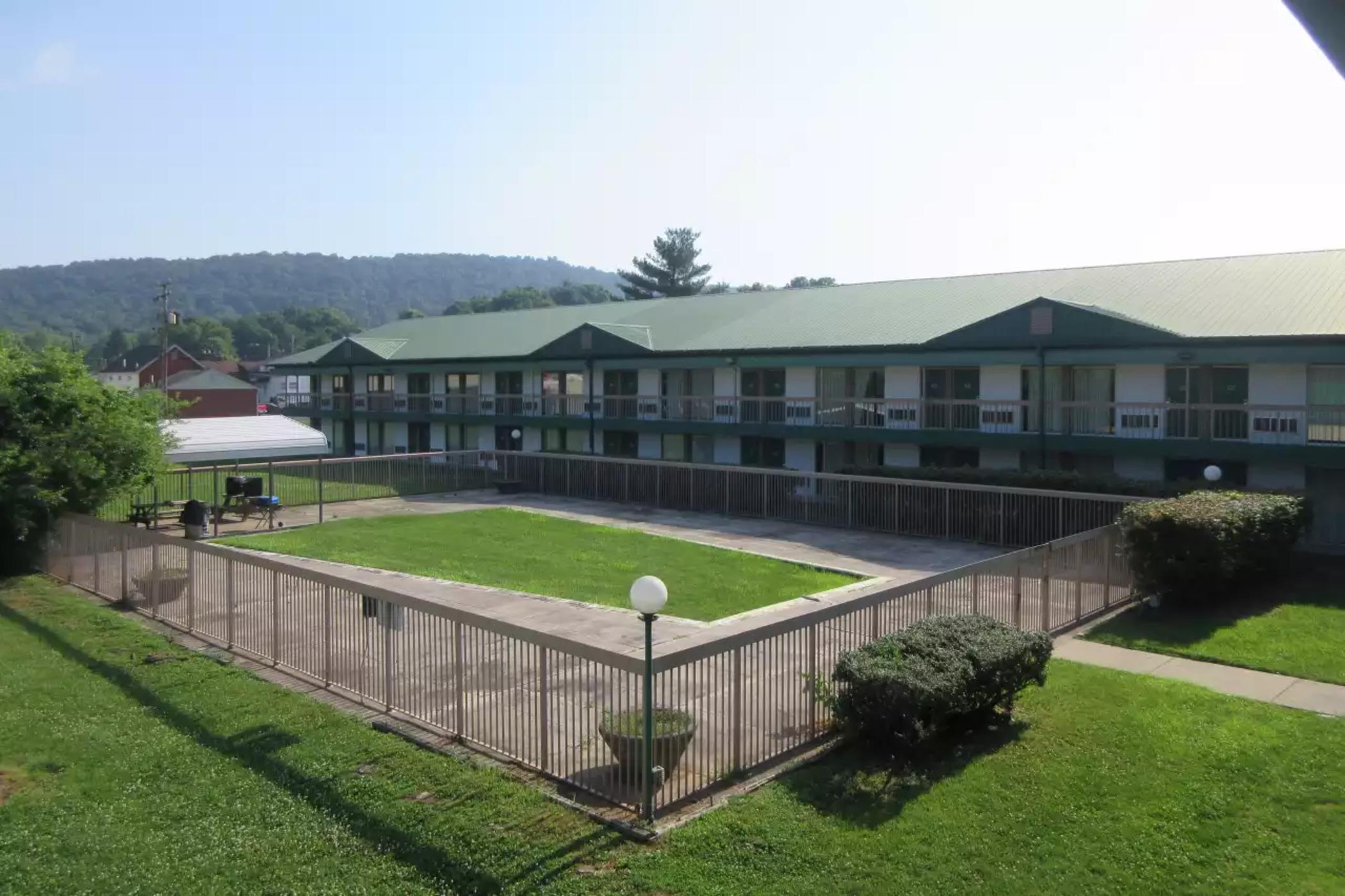 Rodeway Inn And Suites Portsmouth Exterior foto