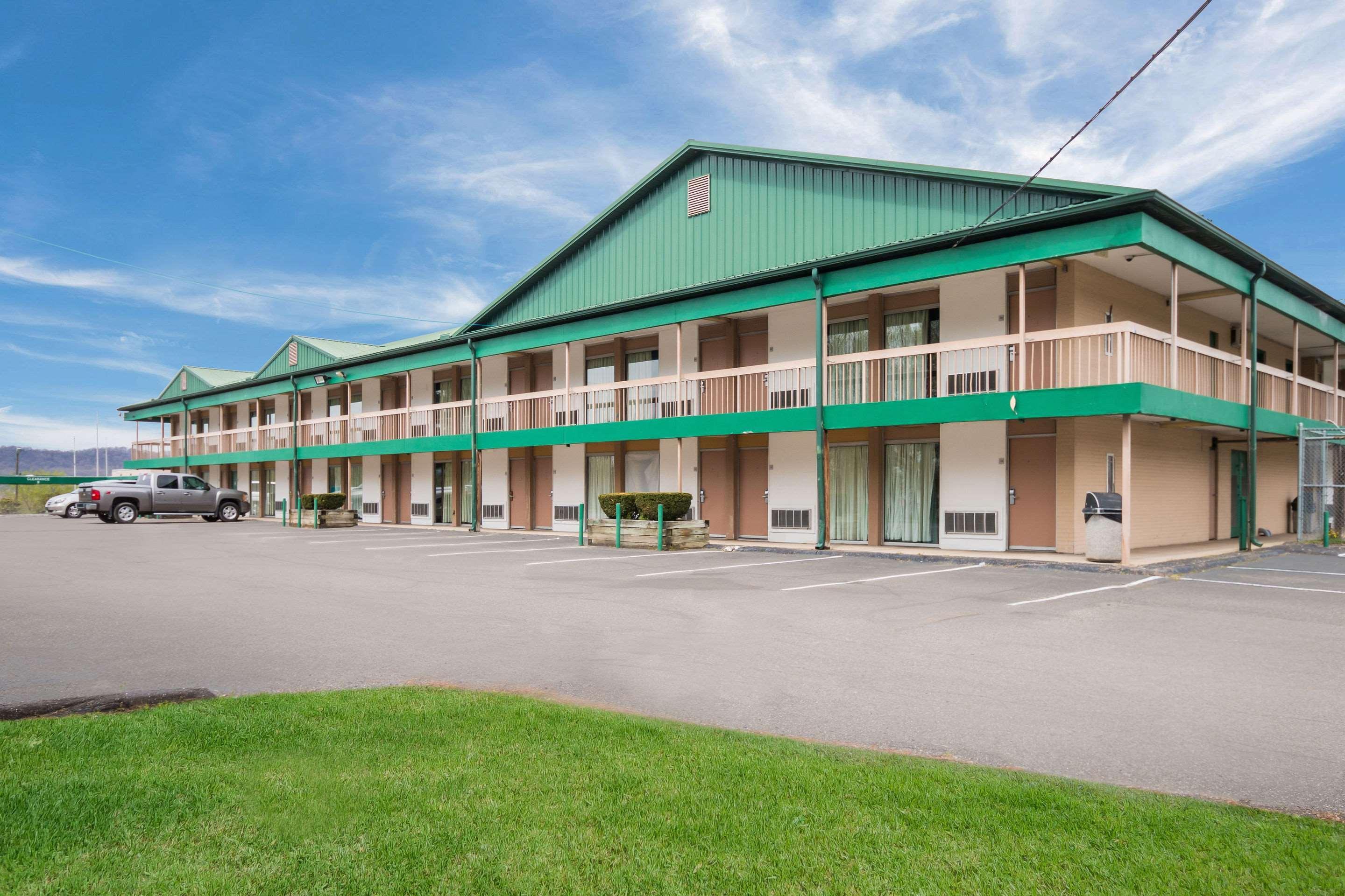 Rodeway Inn And Suites Portsmouth Exterior foto