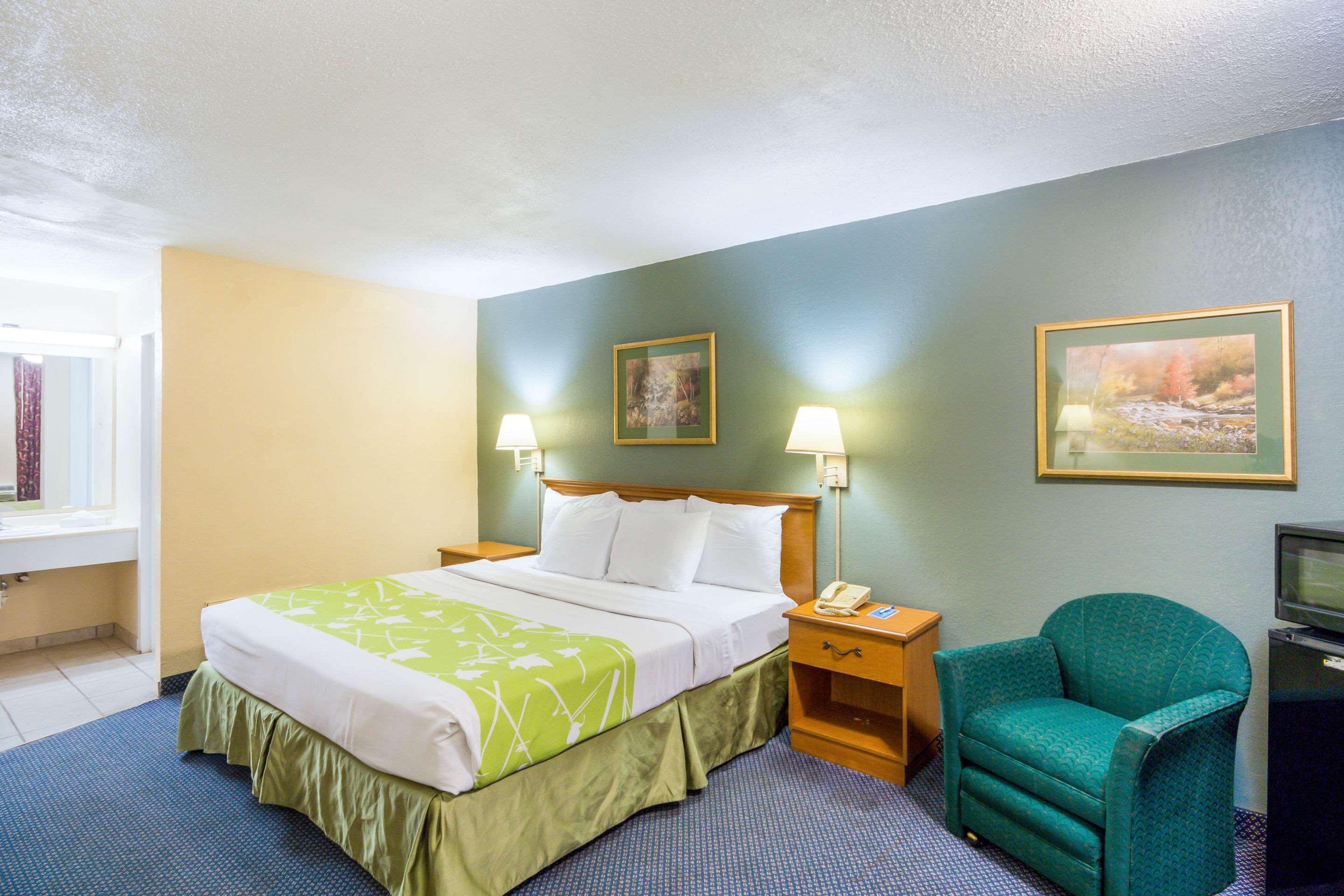 Rodeway Inn And Suites Portsmouth Exterior foto