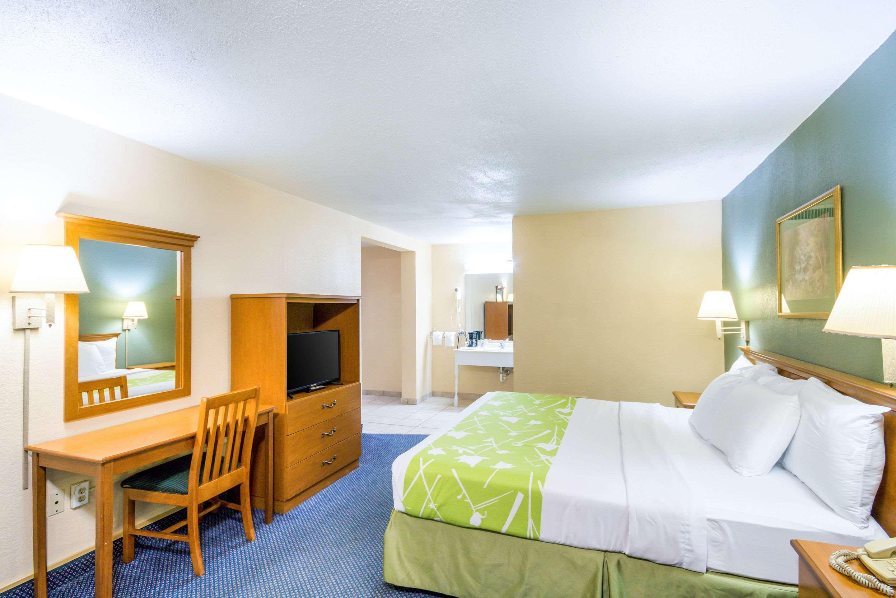 Rodeway Inn And Suites Portsmouth Exterior foto